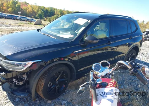 2024 Volkswagen Tiguan 2.0T Se R-Line Black из США, поврежденный, VIN 3VV8B7AXXRM025274